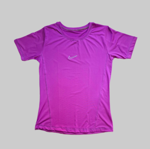 تیشرت نایک یقه گرد برش دار آستین کوتاه