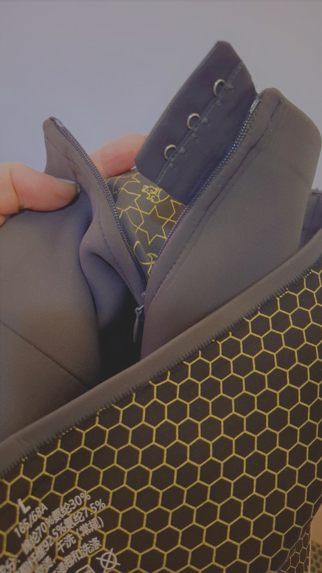 جزییات زیپ و غزن و لایه زیرین پشت زیپ